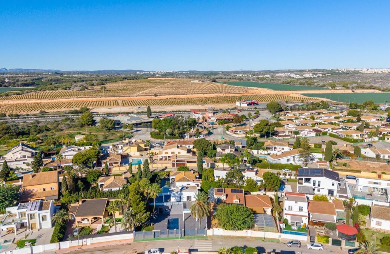 Reventa - Villa -
Orihuela - Campoamor