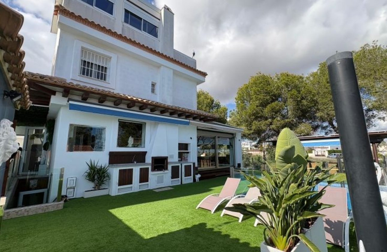 Reventa - Villa -
Orihuela Costa