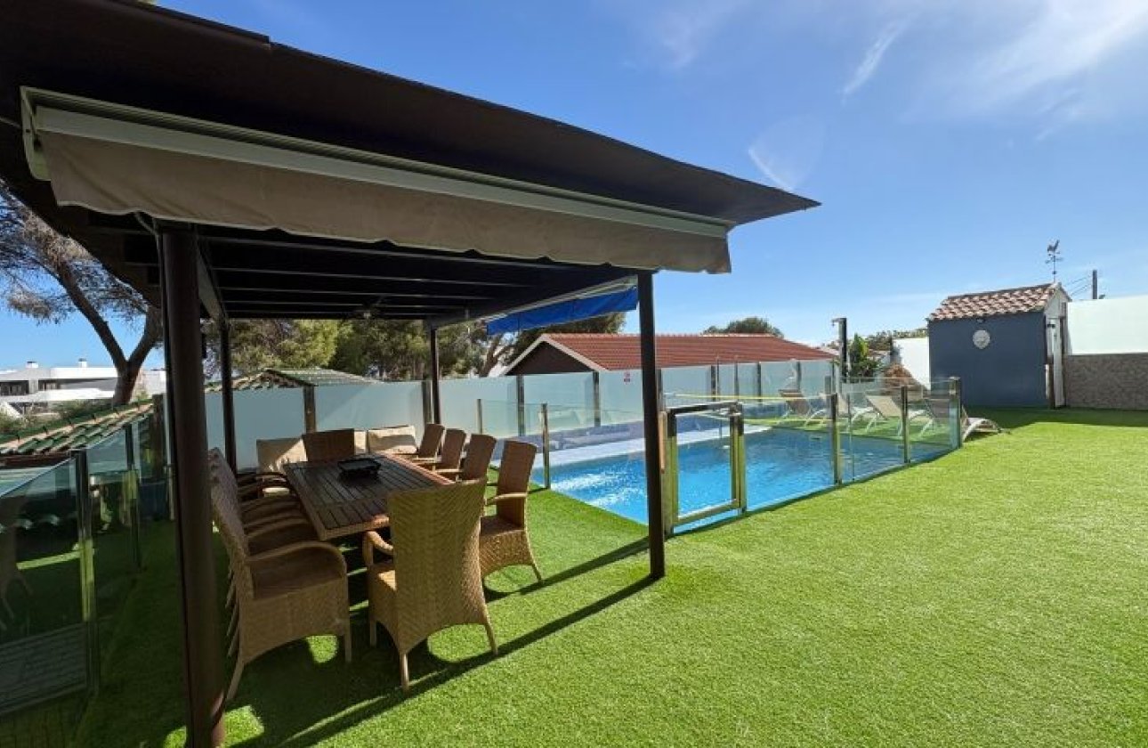 Reventa - Villa -
Orihuela Costa
