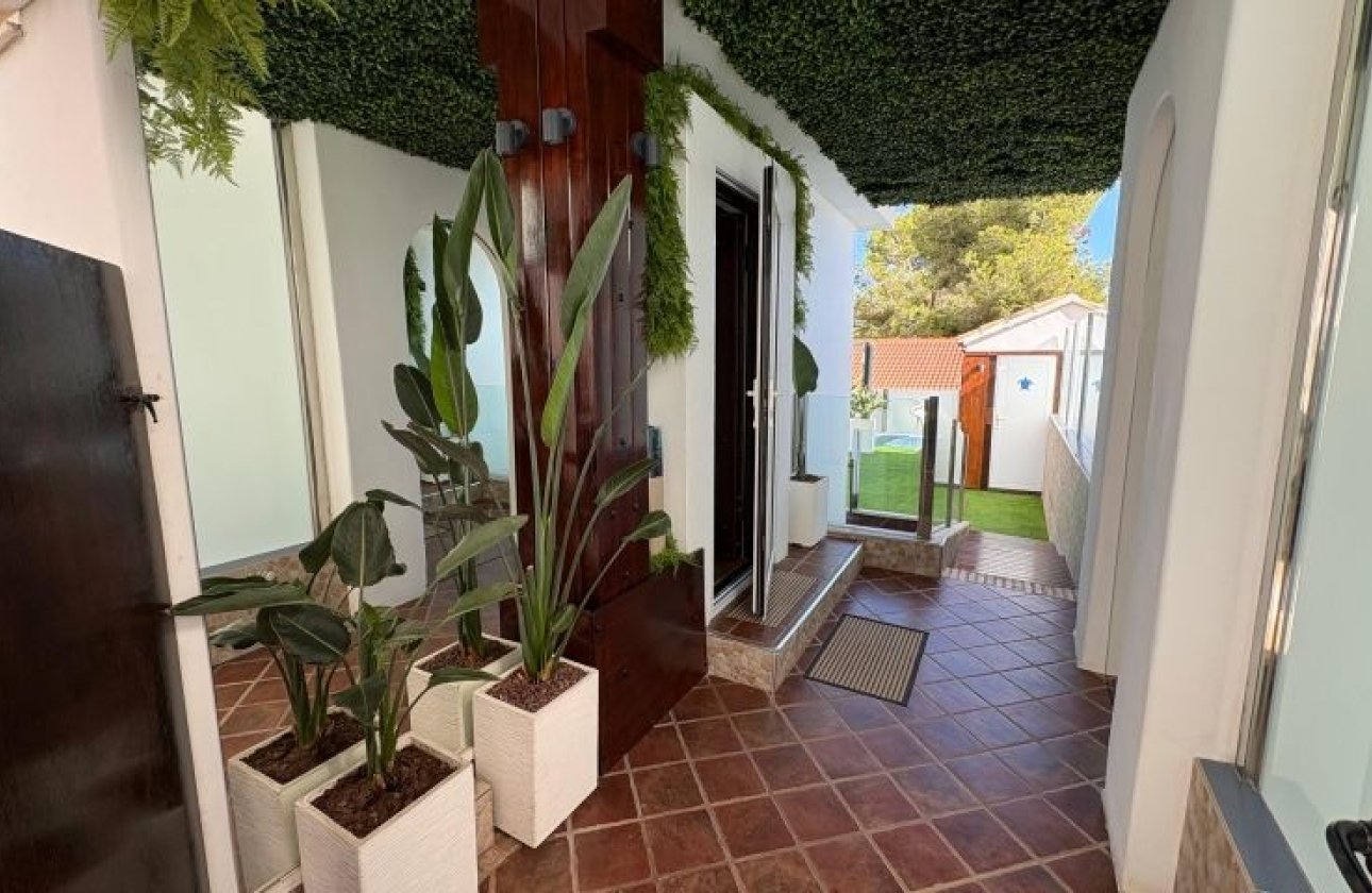 Reventa - Villa -
Orihuela Costa