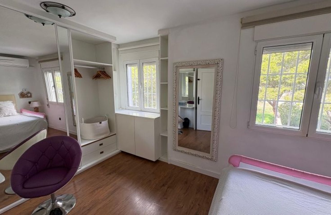 Reventa - Villa -
Orihuela Costa