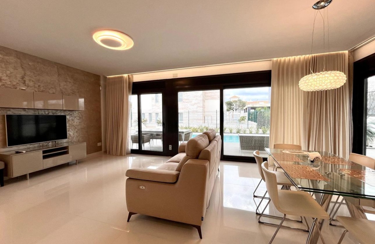 Reventa - Villa -
Orihuela - Dehesa de Campoamor