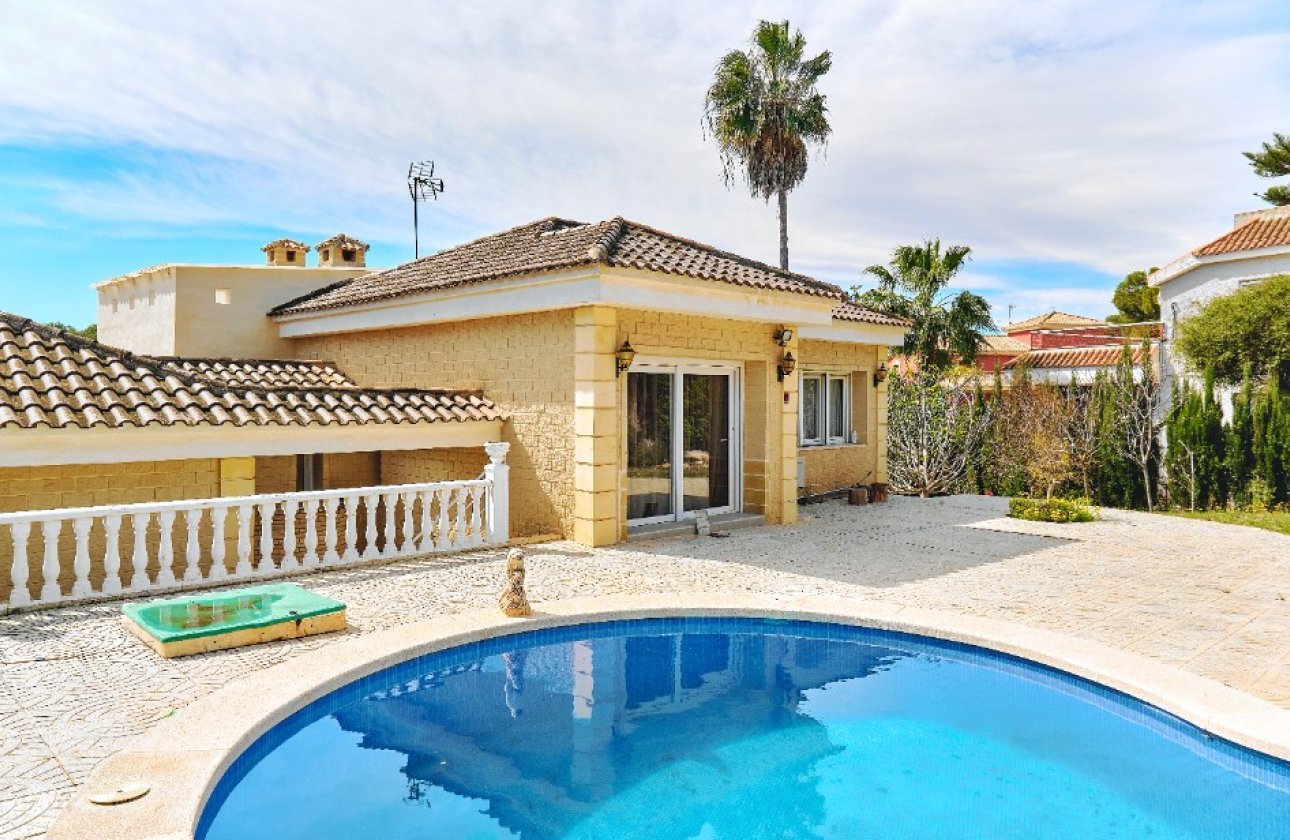 Reventa - Villa -
Orihuela - Dehesa de Campoamor