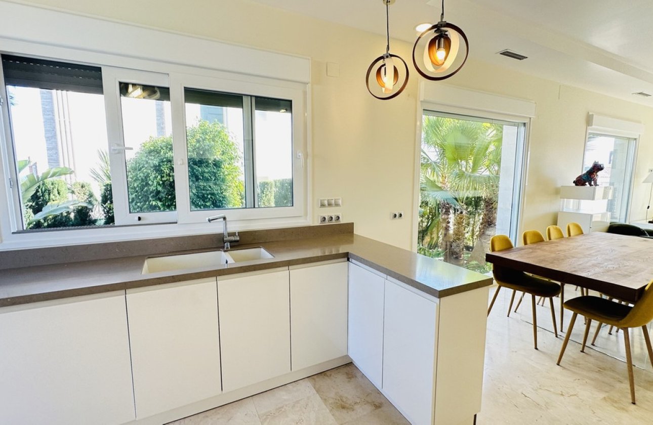 Reventa - Villa -
Orihuela - La Zenia