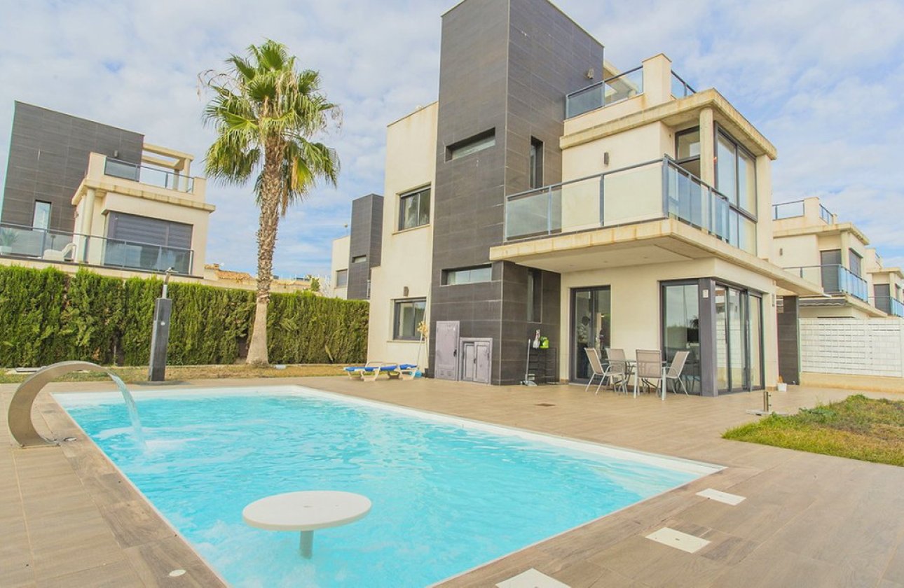 Reventa - Villa -
Orihuela - Lomas de Cabo Roig