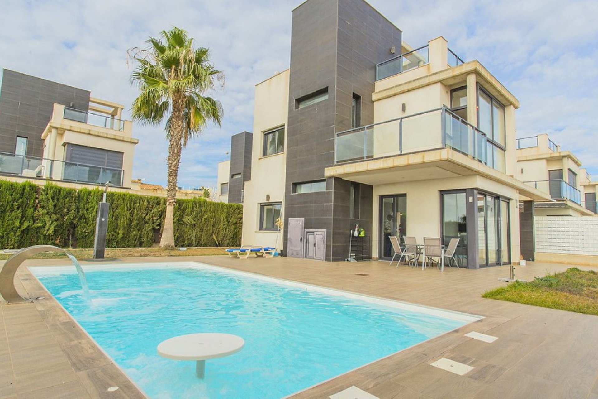 Reventa - Villa -
Orihuela - Lomas de Cabo Roig
