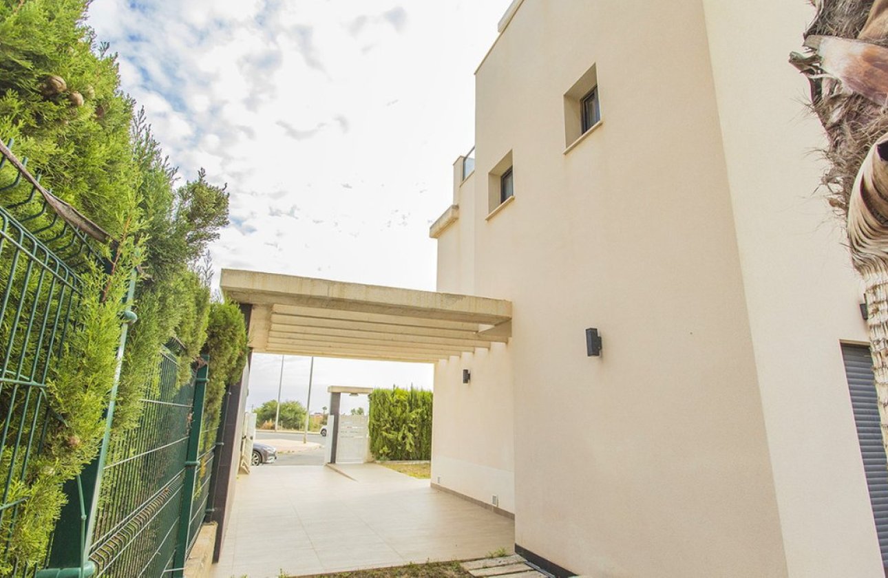 Reventa - Villa -
Orihuela - Lomas de Cabo Roig