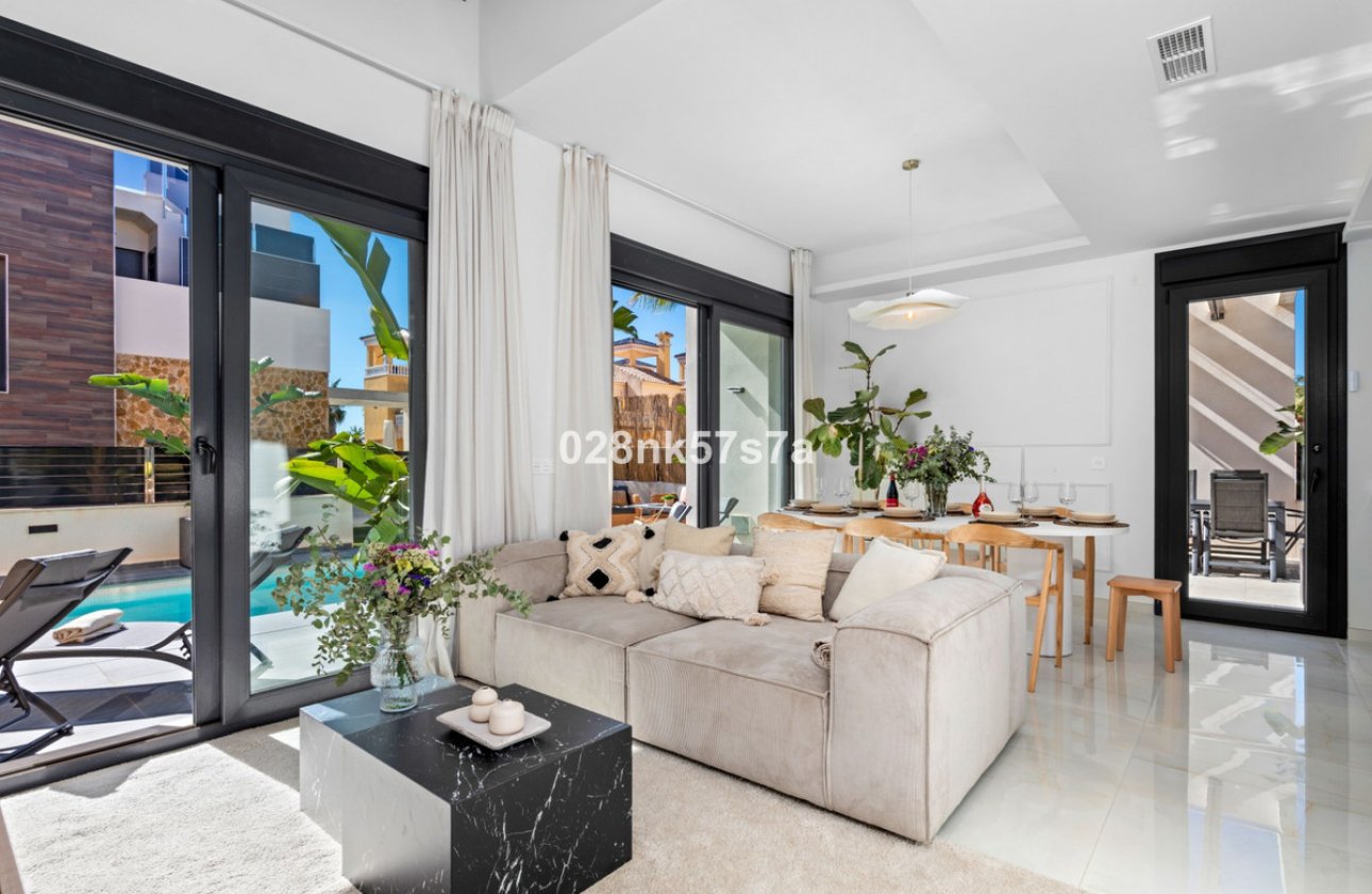 Reventa - Villa -
Orihuela - Lomas De Campoamor