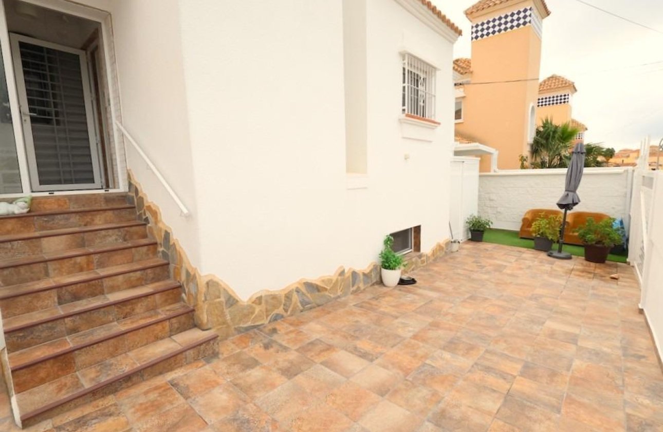 Reventa - Villa -
San Miguel de Salinas - Las filipinas