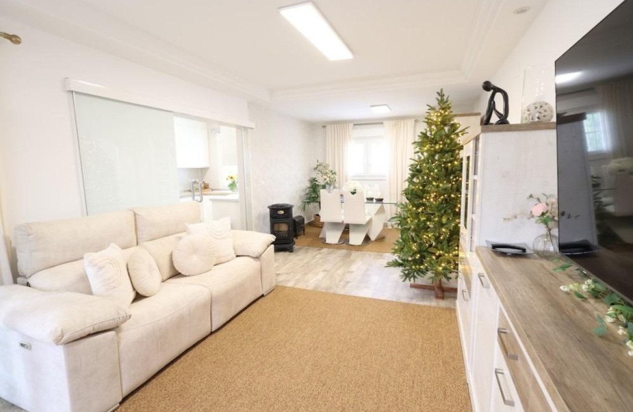 Reventa - Villa -
San Miguel de Salinas - Las filipinas