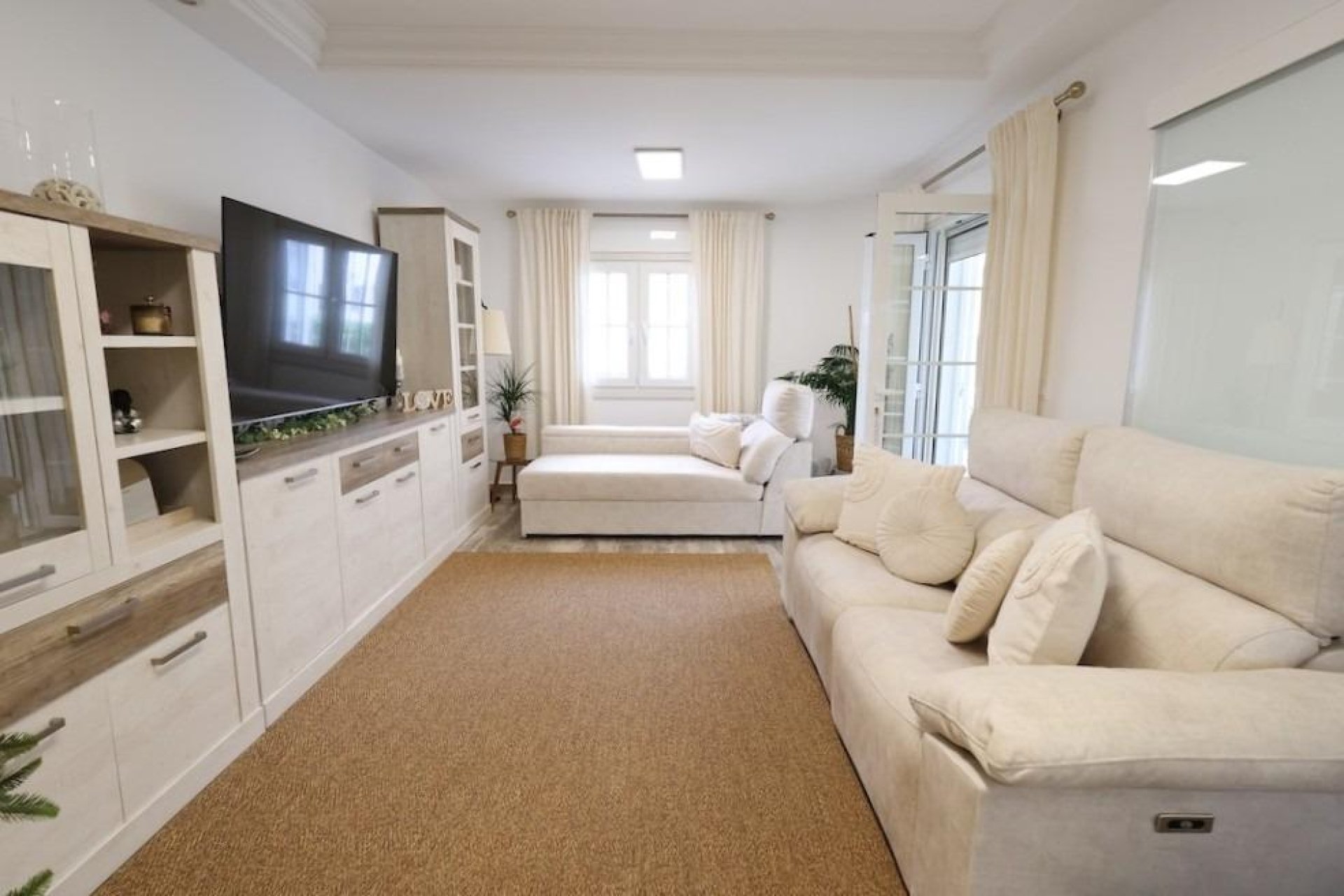 Reventa - Villa -
San Miguel de Salinas - Las filipinas