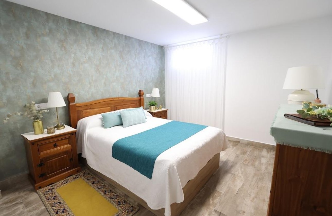 Reventa - Villa -
San Miguel de Salinas - Las filipinas