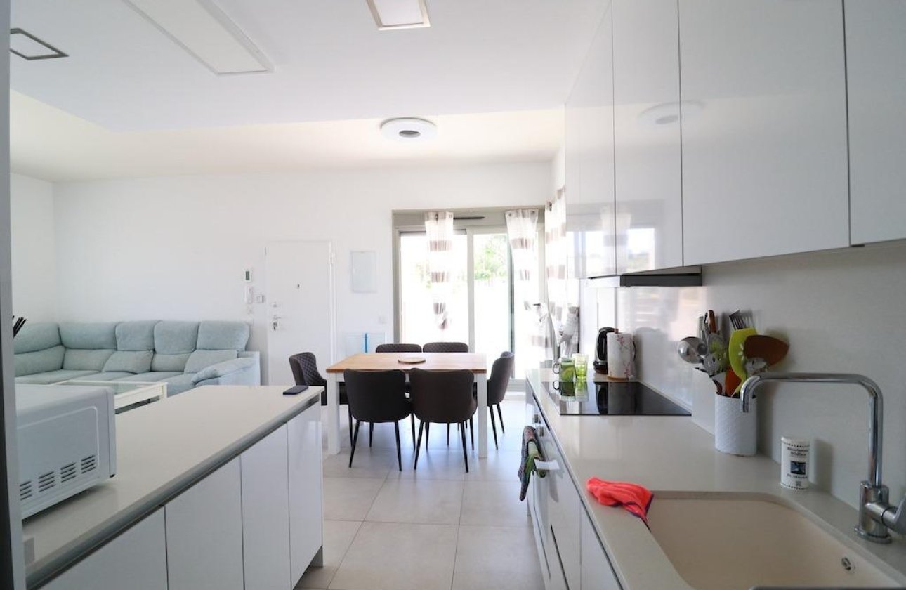 Reventa - Villa -
San Miguel de Salinas - Urbanizaciones