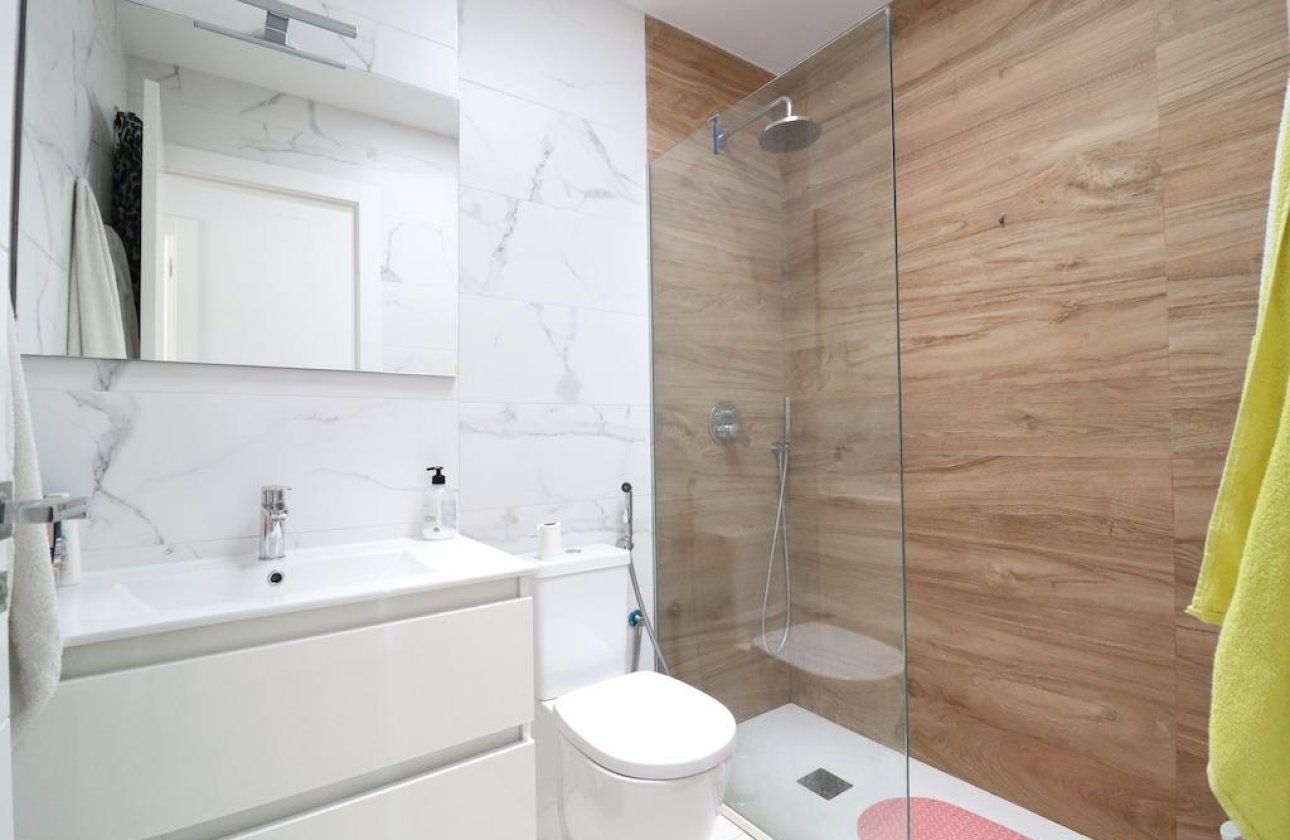 Reventa - Villa -
San Miguel de Salinas - Urbanizaciones