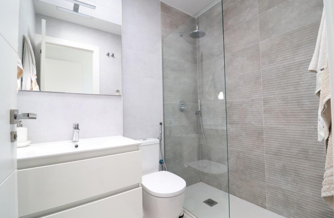 Reventa - Villa -
San Miguel de Salinas - Urbanizaciones