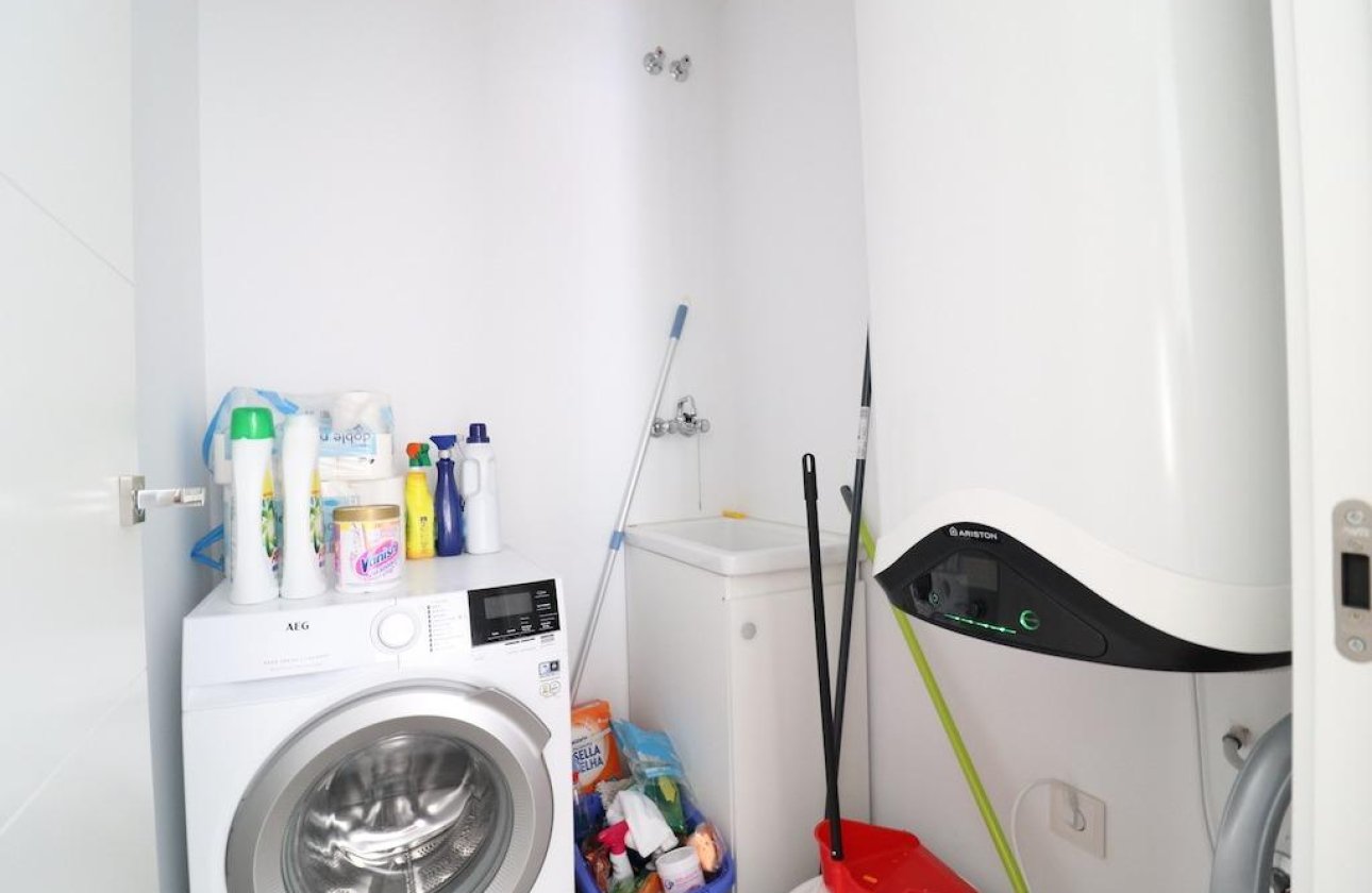 Reventa - Villa -
San Miguel de Salinas - Urbanizaciones