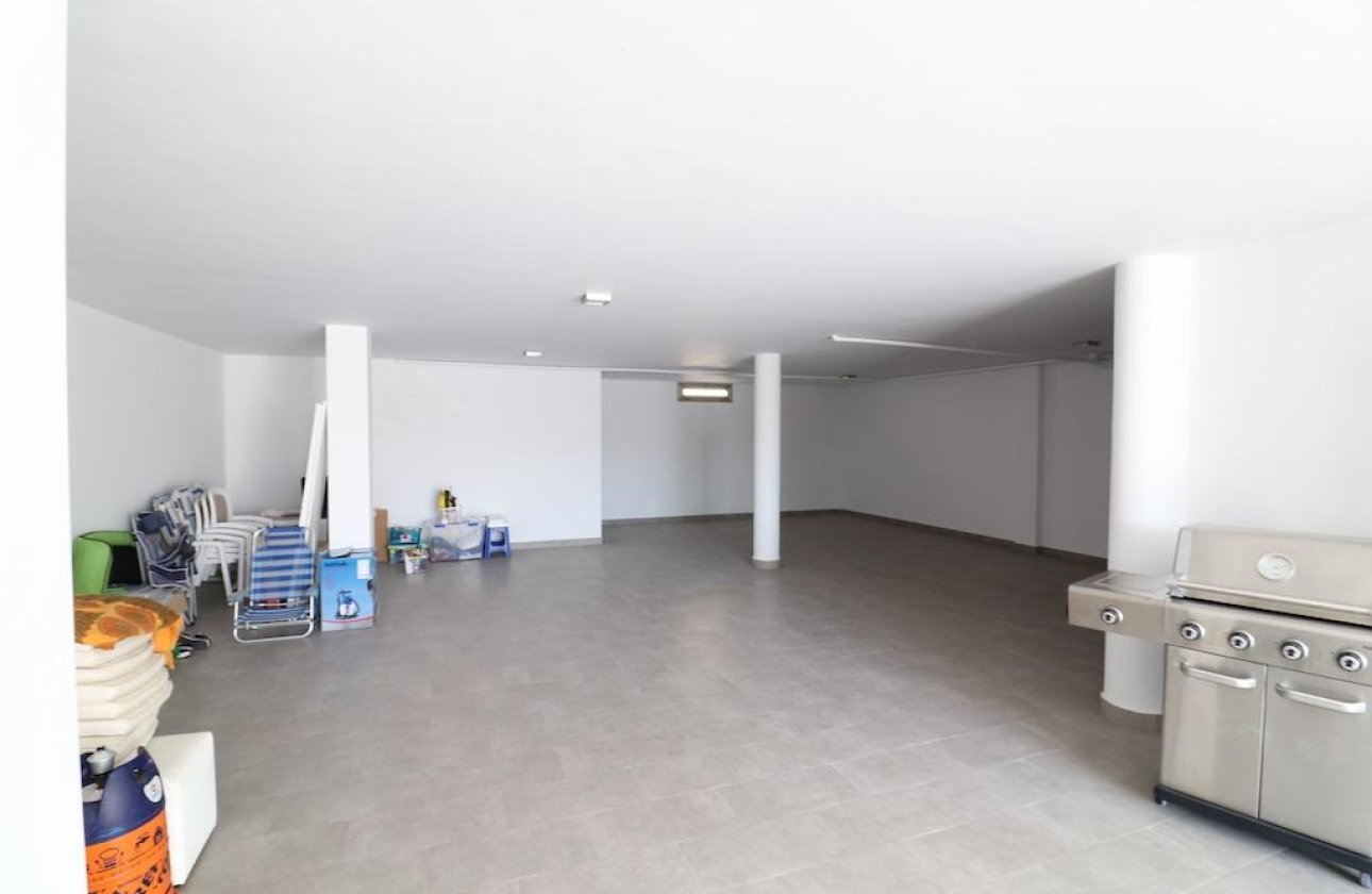 Reventa - Villa -
San Miguel de Salinas - Urbanizaciones