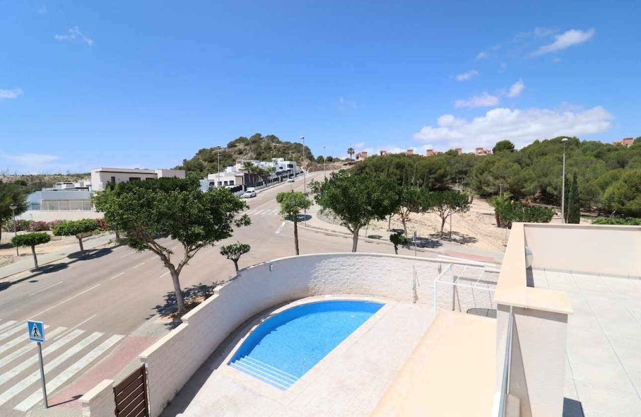 Reventa - Villa -
San Miguel de Salinas - Urbanizaciones