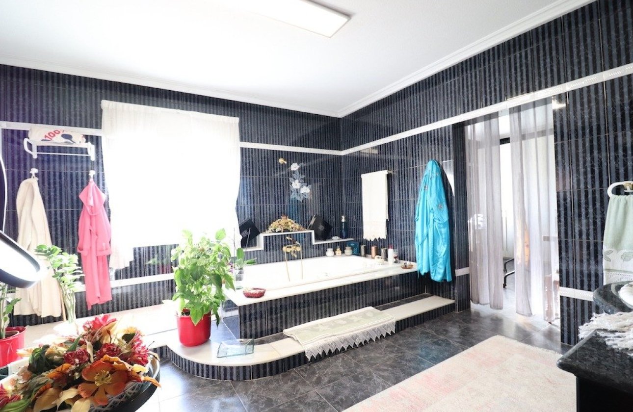 Reventa - Villa -
Torrevieja - El chaparral