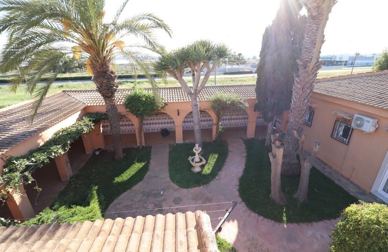 Reventa - Villa -
Torrevieja - El chaparral