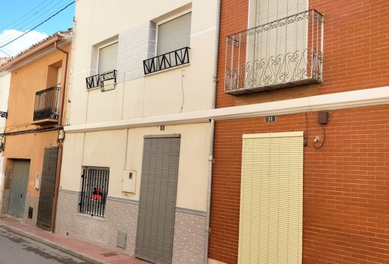 Town House - Resale - Sax -
                Sax Centro