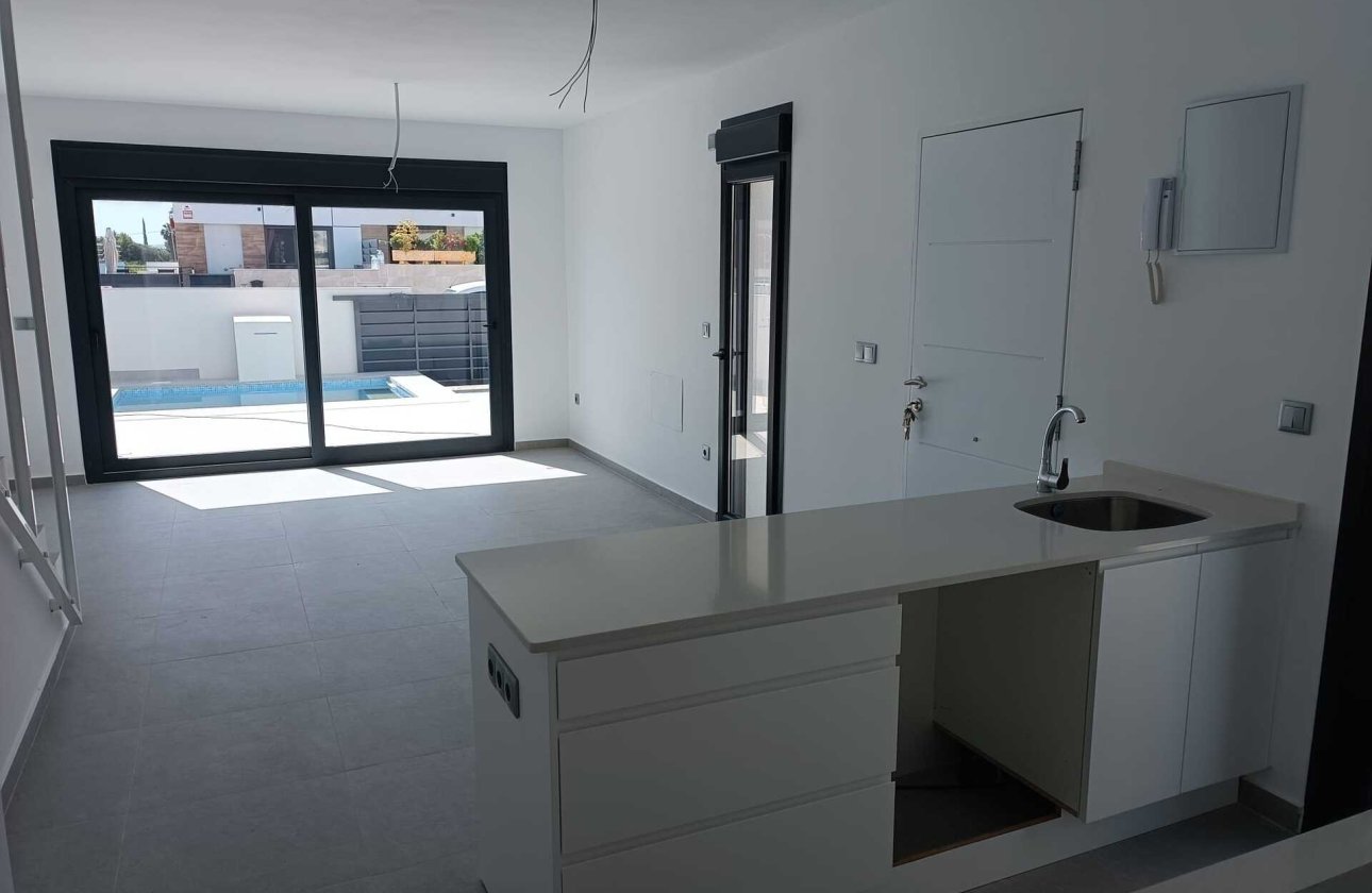 Új építés - detached -
Daya Nueva