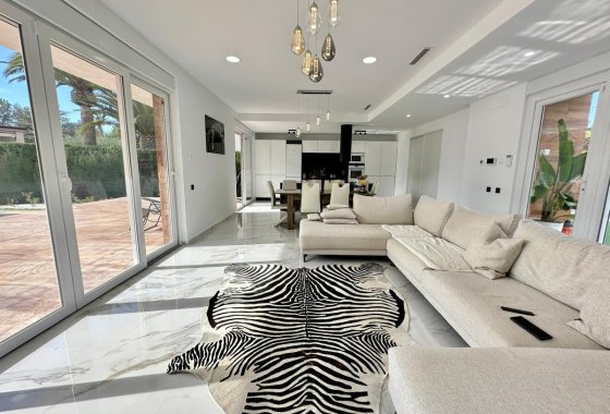 Villa - Resale - Petrel -
                Petrer