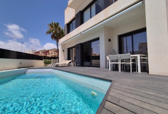 Villa - Resale - Torrevieja - Torrevieja Centro